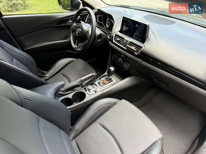 Седан Mazda 3 2013 в Ивано-Франковске