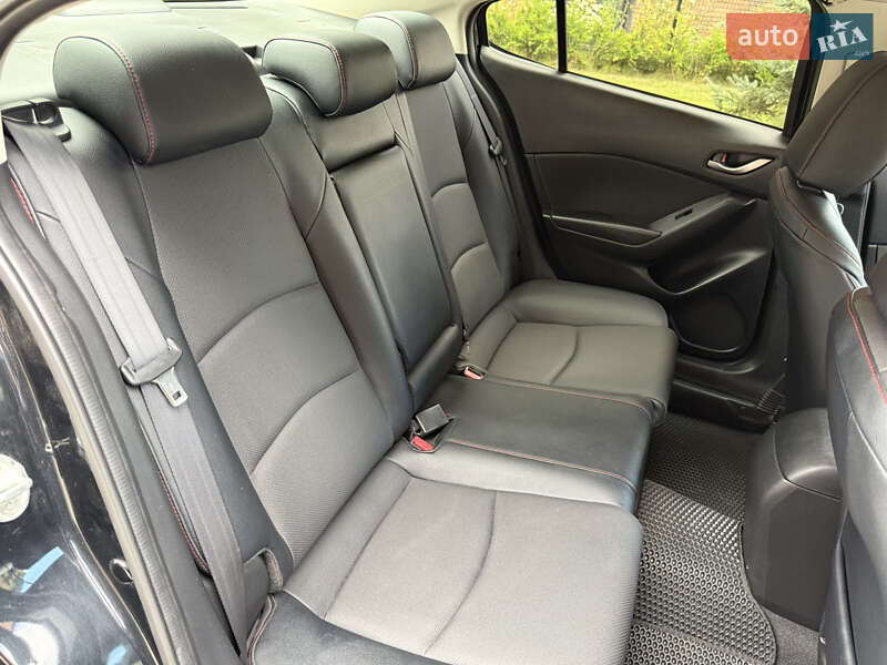 Седан Mazda 3 2013 в Ивано-Франковске