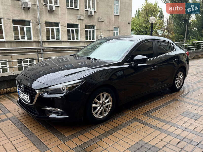 Седан Mazda 3 2016 в Киеве