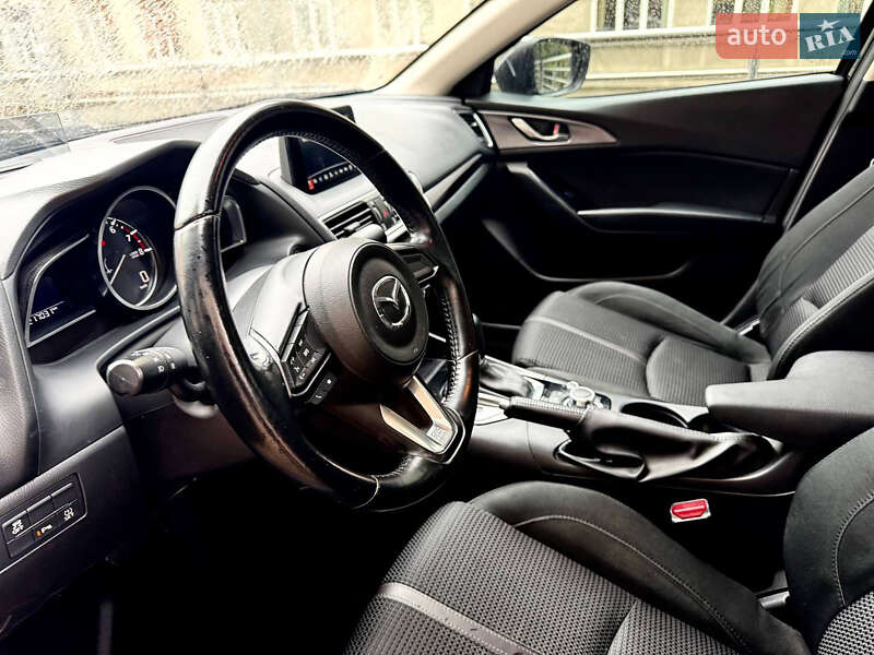 Седан Mazda 3 2016 в Киеве