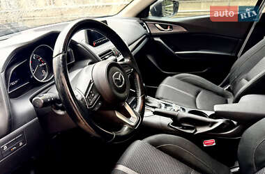 Седан Mazda 3 2016 в 