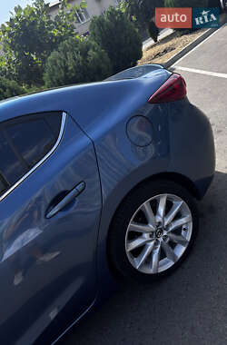 Седан Mazda 3 2016 в 