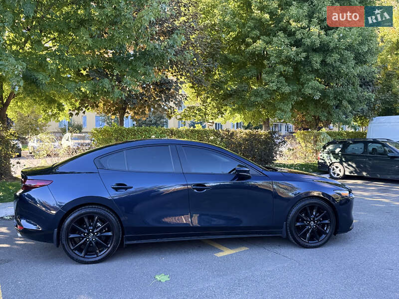 Седан Mazda 3 2019 в Киеве