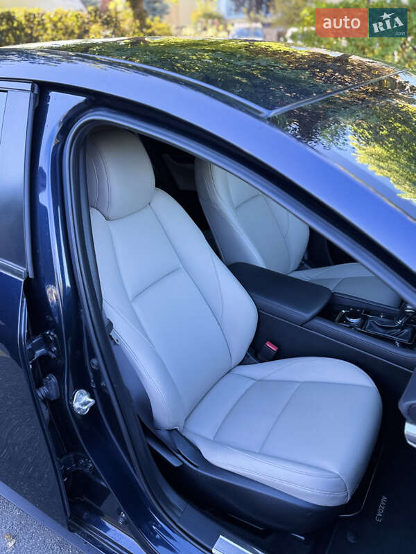Седан Mazda 3 2019 в Киеве