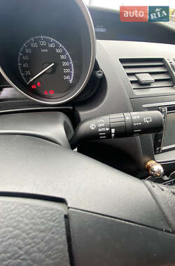 Хэтчбек Mazda 3 2012 в 