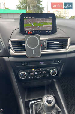Хэтчбек Mazda 3 2017 в 