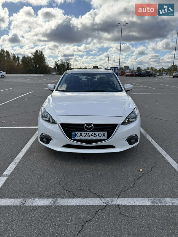 Седан Mazda 3 2015 в Киеве