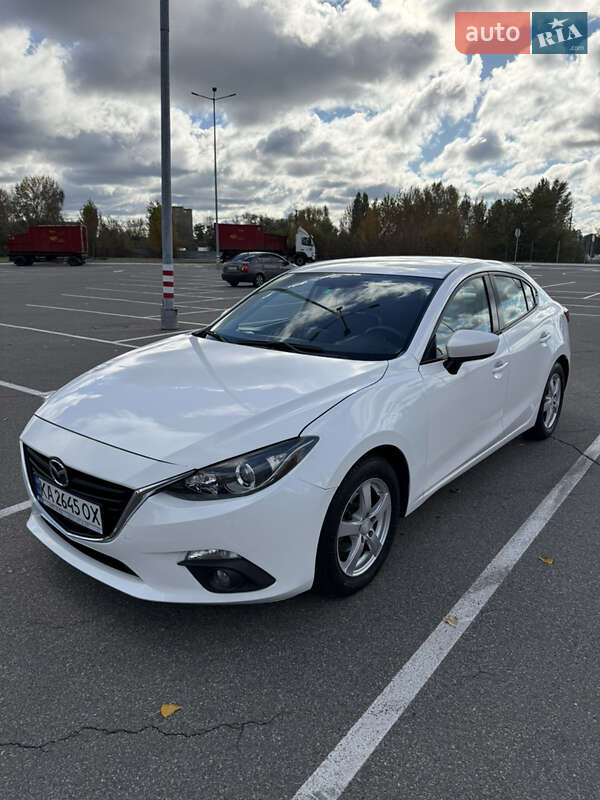 Седан Mazda 3 2015 в Киеве