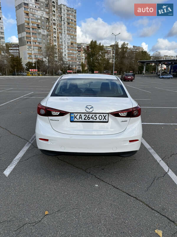 Седан Mazda 3 2015 в Киеве