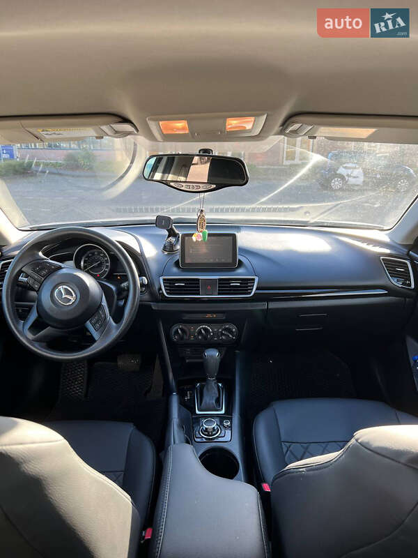 Седан Mazda 3 2015 в Киеве
