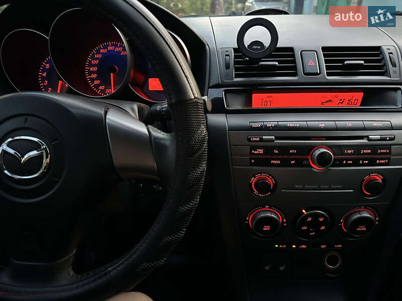 Седан Mazda 3 2006 в Запоріжжі