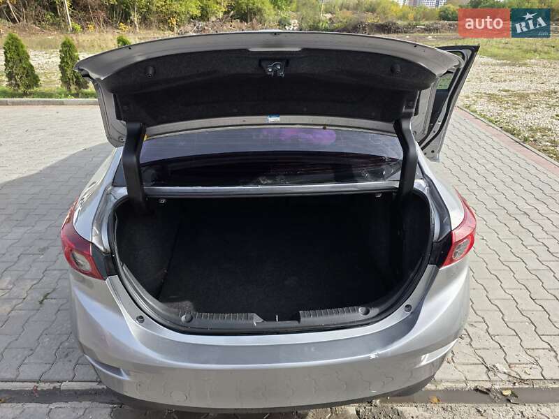 Седан Mazda 3 2016 в Тернополе