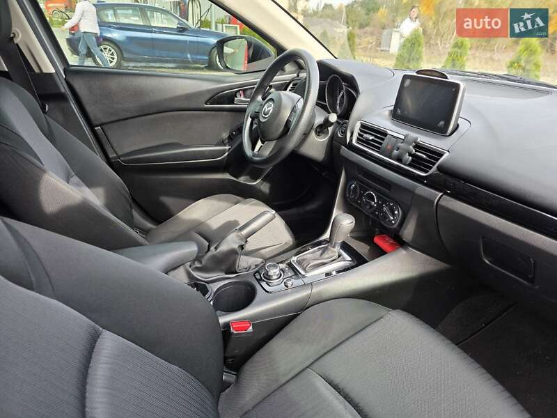 Седан Mazda 3 2016 в Тернополе