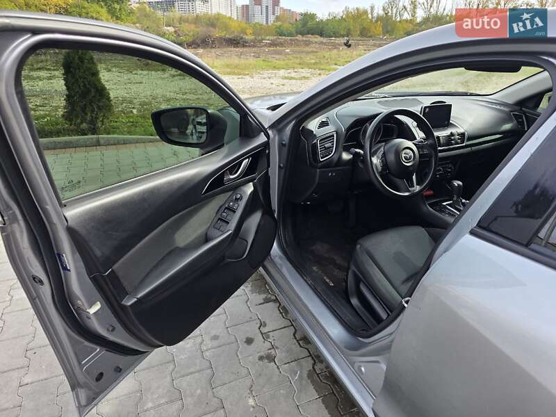 Седан Mazda 3 2016 в Тернополе