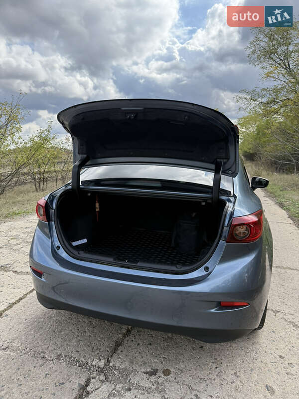 Седан Mazda 3 2016 в Ананьеве