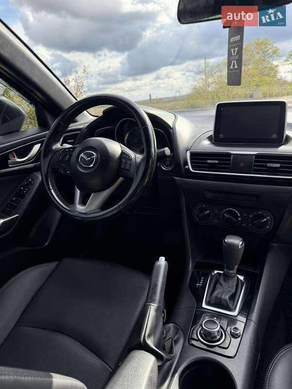 Седан Mazda 3 2016 в Ананьеве