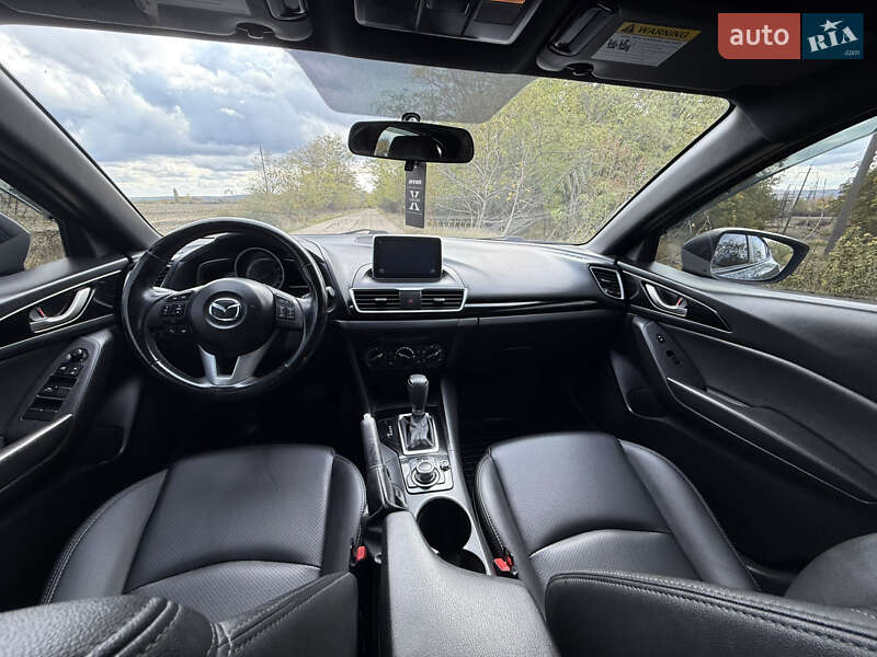 Седан Mazda 3 2016 в Ананьеве