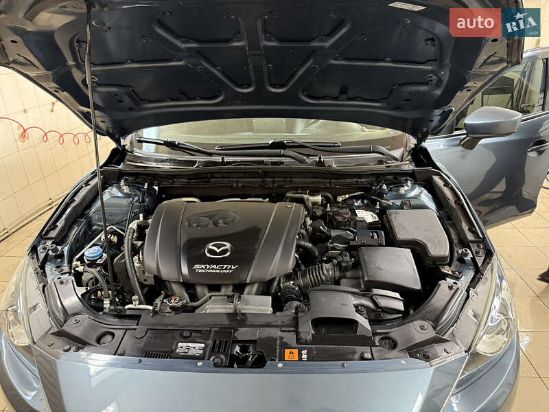 Седан Mazda 3 2016 в Ананьеве