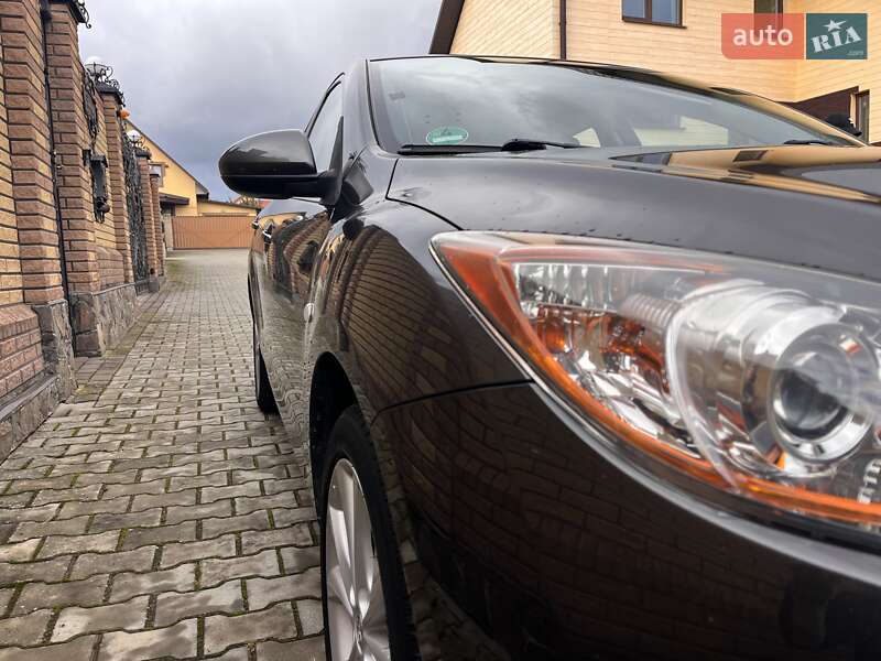 Седан Mazda 3 2011 в Луцке