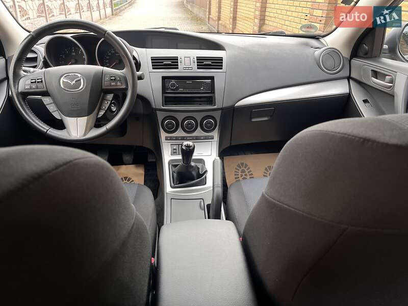 Седан Mazda 3 2011 в Луцке
