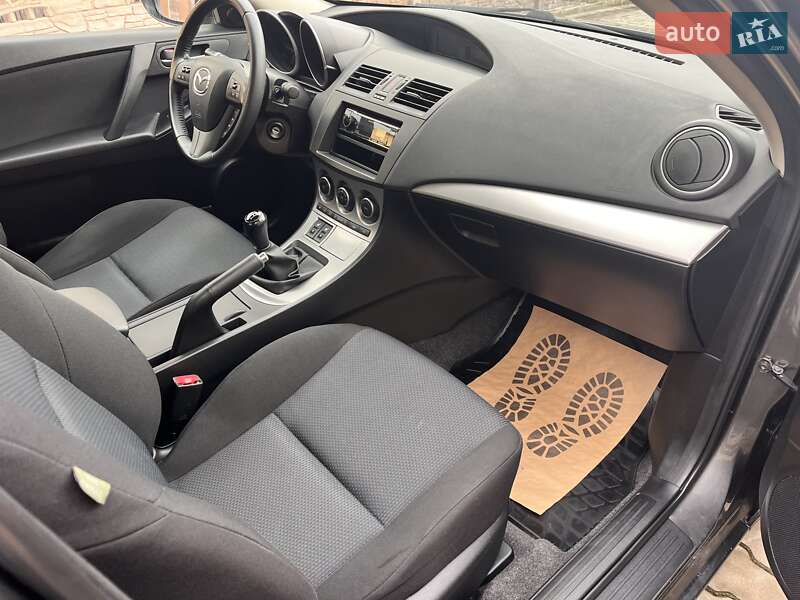 Седан Mazda 3 2011 в Луцке