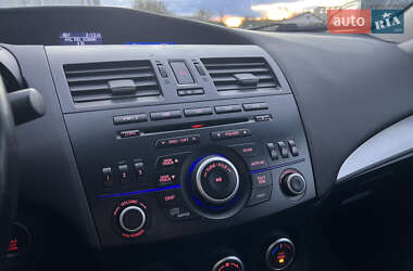 Седан Mazda 3 2013 в 