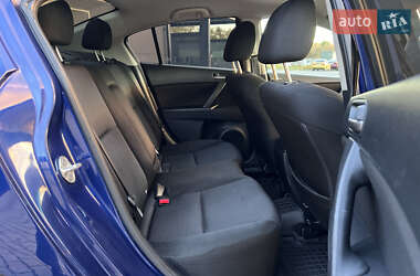 Седан Mazda 3 2013 в 