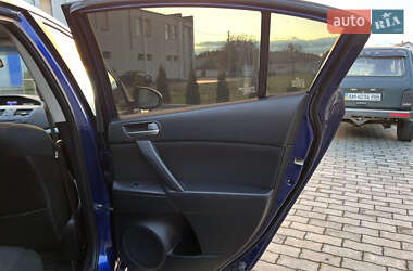 Седан Mazda 3 2013 в 