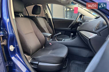 Седан Mazda 3 2013 в 
