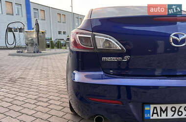Седан Mazda 3 2013 в 