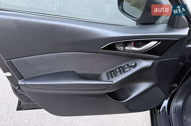 Седан Mazda 3 2016 в 