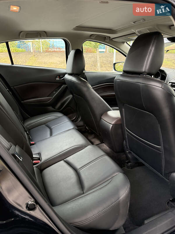 Седан Mazda 3 2018 в Киеве