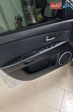 Седан Mazda 3 2004 в 