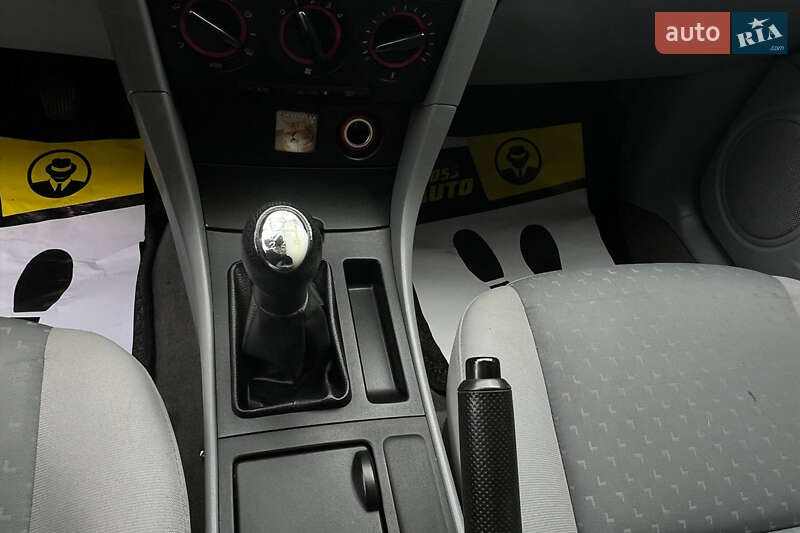 Хетчбек Mazda 3 2004 в Івано-Франківську
