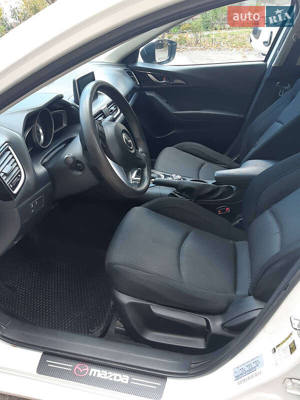 Седан Mazda 3 2015 в Запорожье