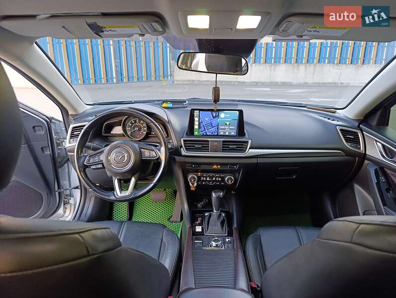 Седан Mazda 3 2016 в Киеве