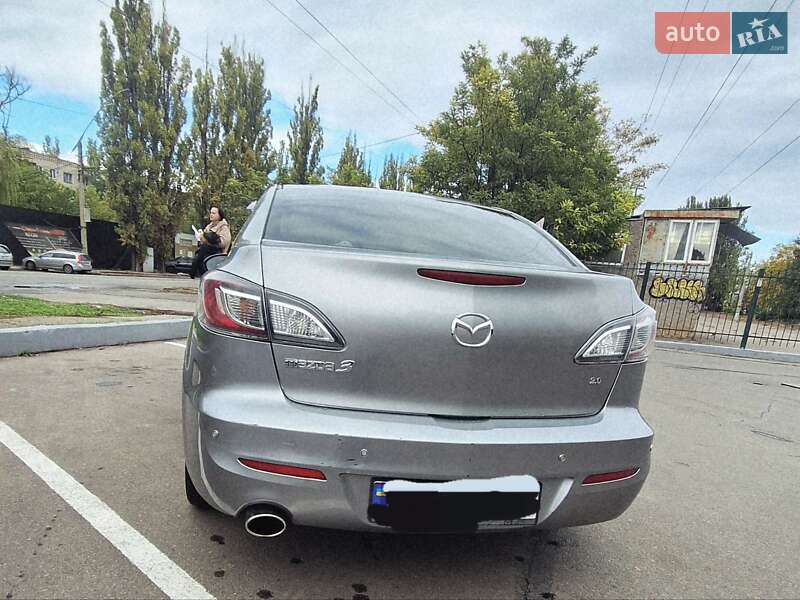 Седан Mazda 3 2013 в Николаеве