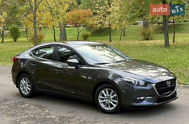 Седан Mazda 3 2017 в  фото 11 Седан Mazda 3 2017 в