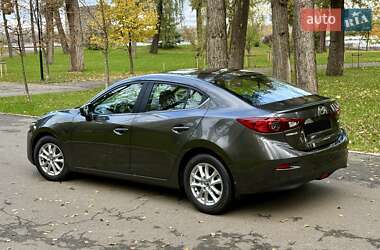 Седан Mazda 3 2017 в  фото 3 Седан Mazda 3 2017 в