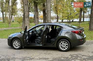Седан Mazda 3 2017 в  фото 23 Седан Mazda 3 2017 в