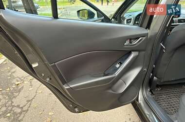 Седан Mazda 3 2017 в  фото 27 Седан Mazda 3 2017 в