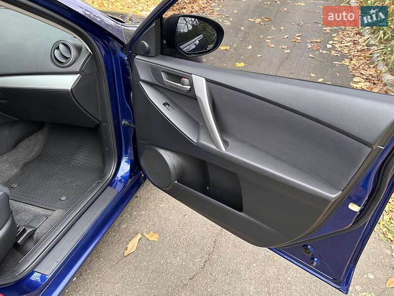 Хэтчбек Mazda 3 2011 в Южноукраинске