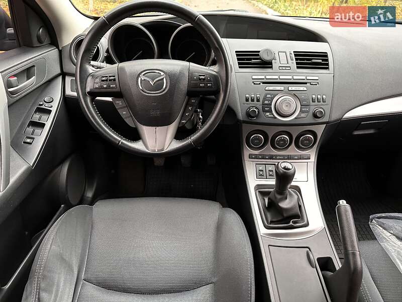 Хэтчбек Mazda 3 2011 в Южноукраинске