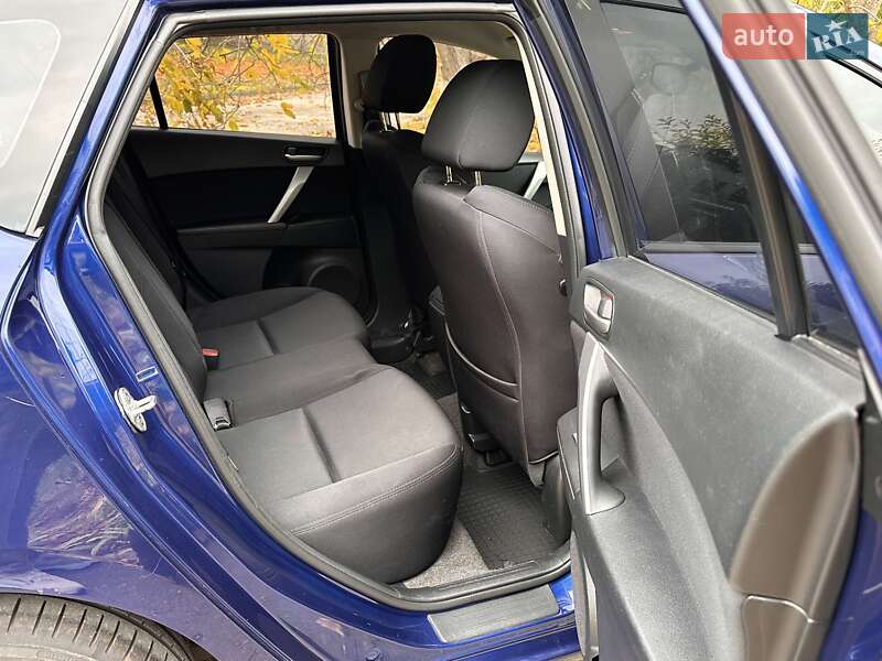 Хэтчбек Mazda 3 2011 в Южноукраинске