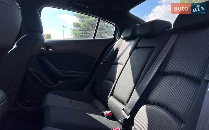 Седан Mazda 3 2014 в Львове