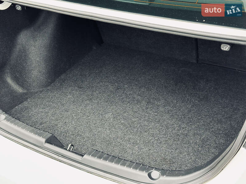 Седан Mazda 3 2014 в Кременчуці