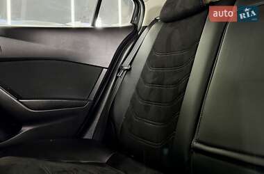 Хэтчбек Mazda 3 2015 в 