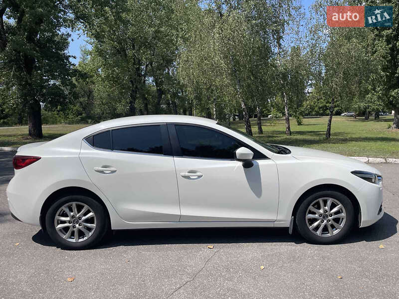 Седан Mazda 3 2016 в Кременчуге