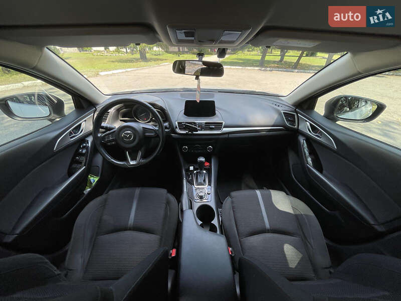 Седан Mazda 3 2016 в Кременчуге