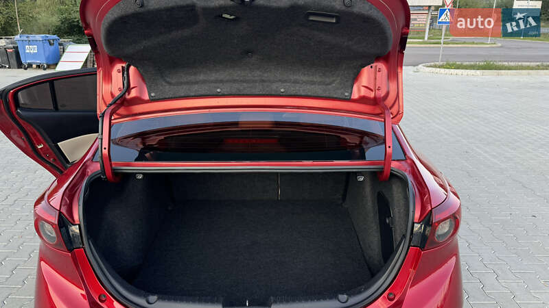 Седан Mazda 3 2014 в Мукачевому